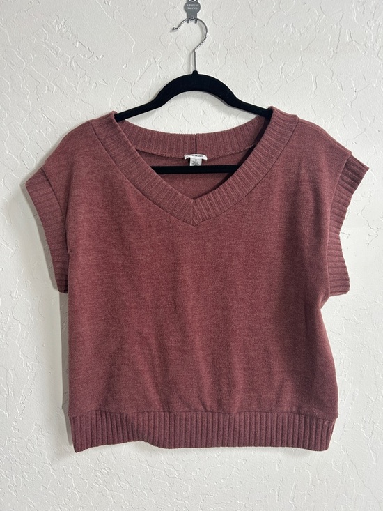wild meadow Sweaters - Sleeveless V-Neck Knit Top in Mauve Rose